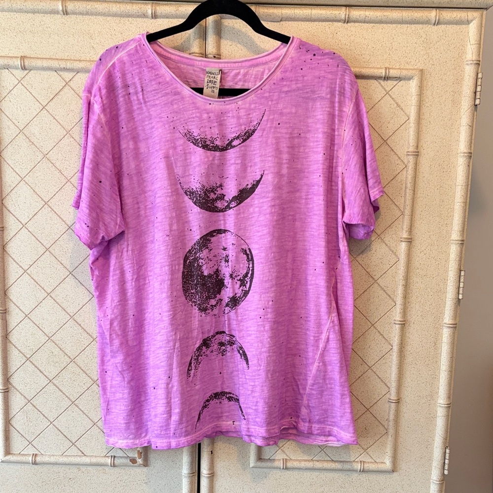 Magnolia Pearl Master of Time Allum/Lav Celestial Short Sleeve Tee